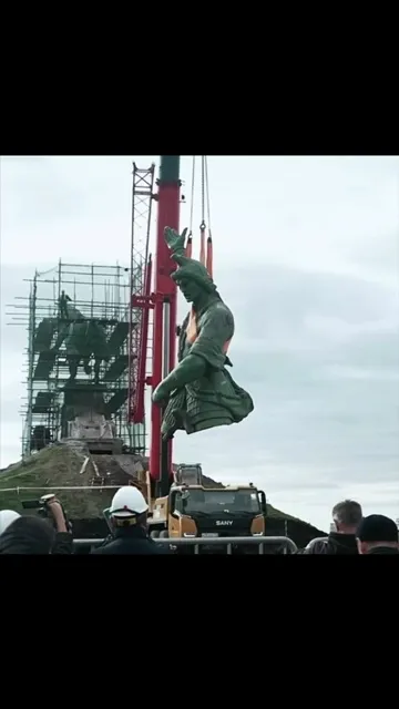 Подъём строительных материалов в Уфе — кадр из видео