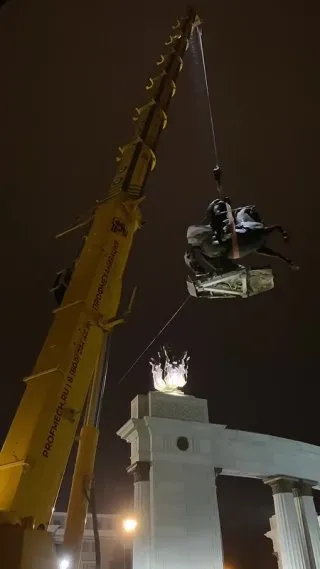 Liebherr LTM 1230-5.1 (230 т) — кадр из видео