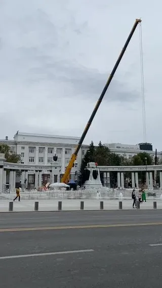 Liebherr LTM 1230-5.1 (230 т) — кадр из видео